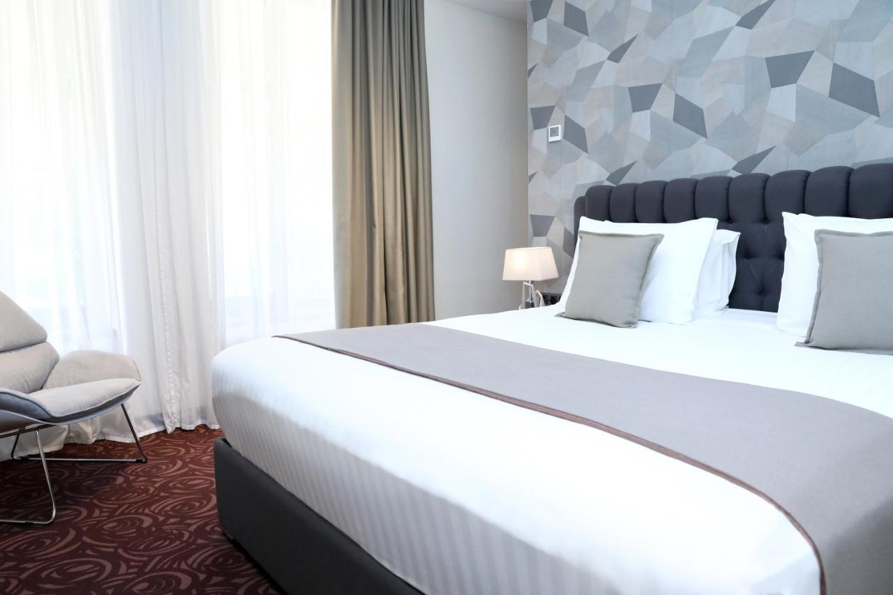 Western Paradise Hotel 4*
